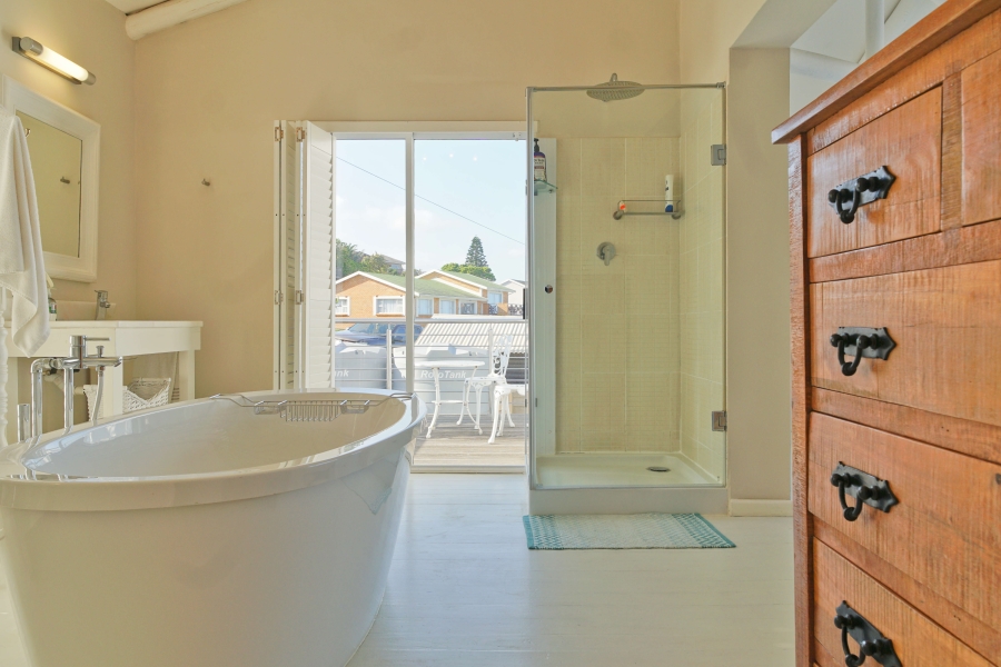 4 Bedroom Property for Sale in Winterstrand Eastern Cape